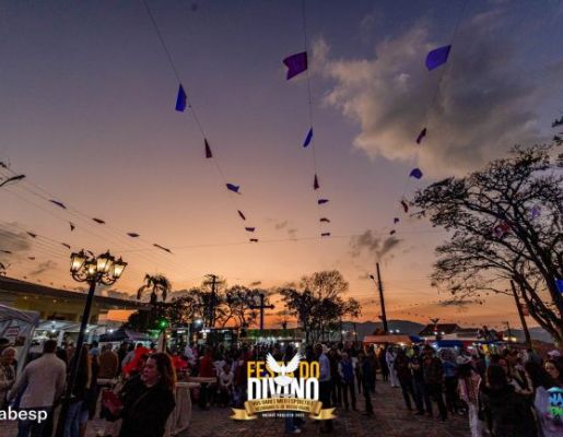 Foto - Procissão de encerramento, Orquestra de Viola e apresentação da Fanfarra Municipal 