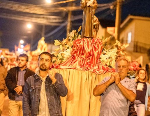Foto - Procissão de encerramento, Orquestra de Viola e apresentação da Fanfarra Municipal 