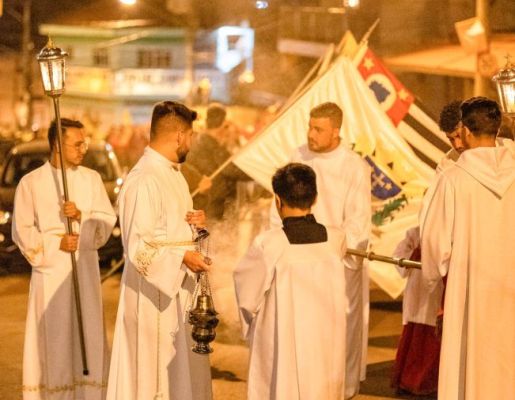 Foto - Procissão de encerramento, Orquestra de Viola e apresentação da Fanfarra Municipal 