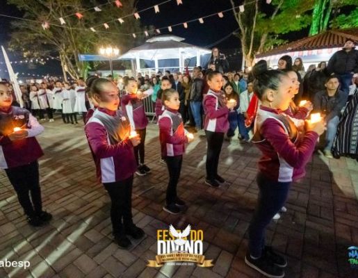 Foto - Procissão de encerramento, Orquestra de Viola e apresentação da Fanfarra Municipal 
