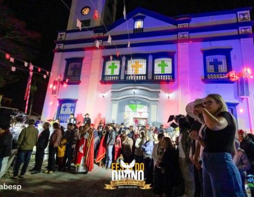 Foto - Procissão de encerramento, Orquestra de Viola e apresentação da Fanfarra Municipal 