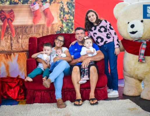 Foto - Inesquecível: chegada do Papai Noel reforça a magia do Natal em Nazaré Paulista