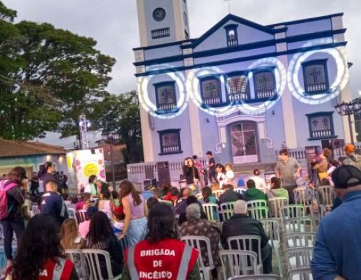 Foto - Nazaré Paulista recebeu programação gratuita do circuito SESC de artes na praça da Igreja Matriz