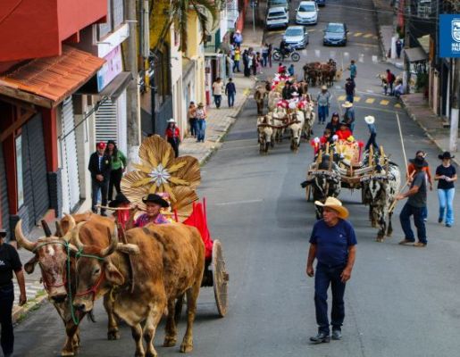 Foto - Chegada da Paçoca emociona Nazaré Paulista com fé, tradição e música no início da Festa do Divino 2025