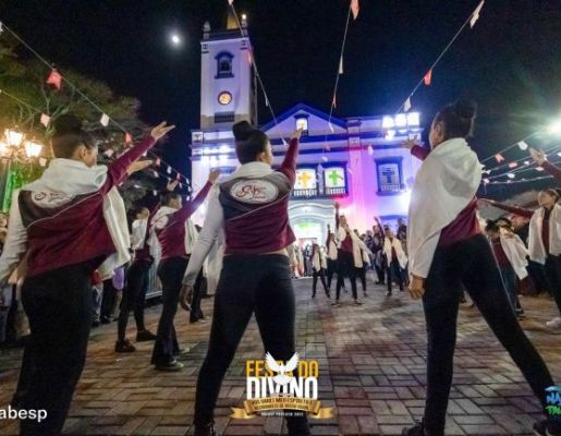 Foto - Procissão de encerramento, Orquestra de Viola e apresentação da Fanfarra Municipal 