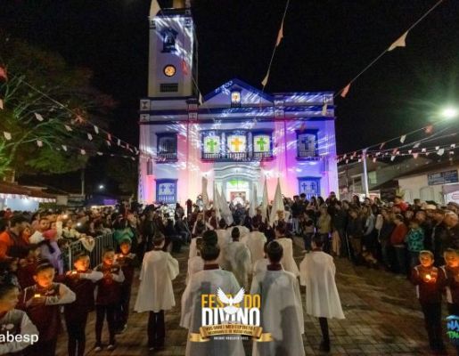 Foto - Procissão de encerramento, Orquestra de Viola e apresentação da Fanfarra Municipal 