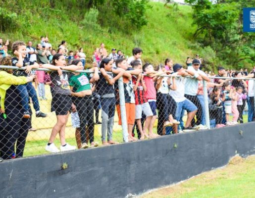 Foto - Inesquecível: chegada do Papai Noel reforça a magia do Natal em Nazaré Paulista