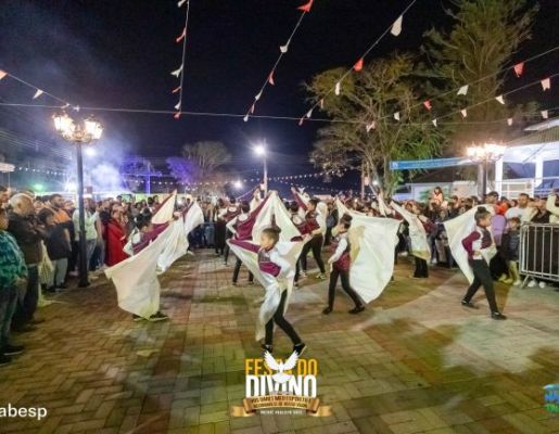 Foto - Procissão de encerramento, Orquestra de Viola e apresentação da Fanfarra Municipal 