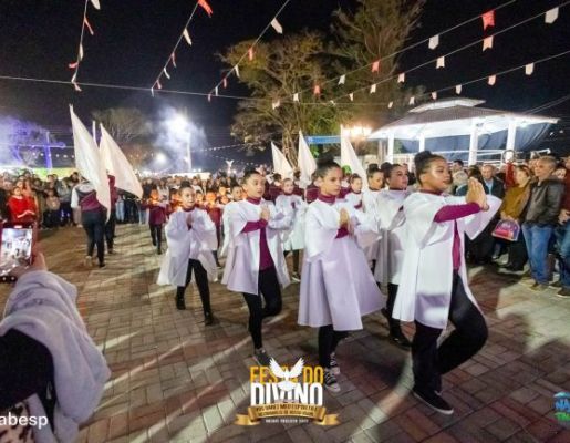 Foto - Procissão de encerramento, Orquestra de Viola e apresentação da Fanfarra Municipal 