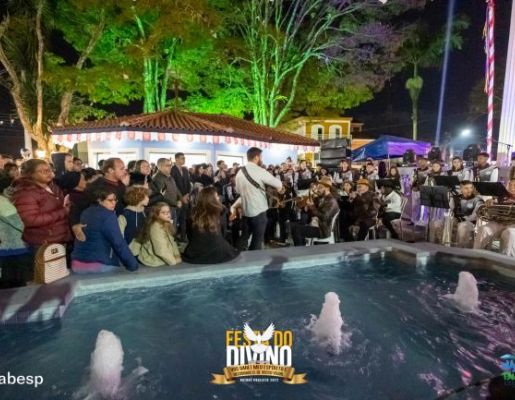 Foto - Procissão de encerramento, Orquestra de Viola e apresentação da Fanfarra Municipal 