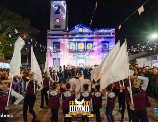 Foto - Procissão de encerramento, Orquestra de Viola e apresentação da Fanfarra Municipal 