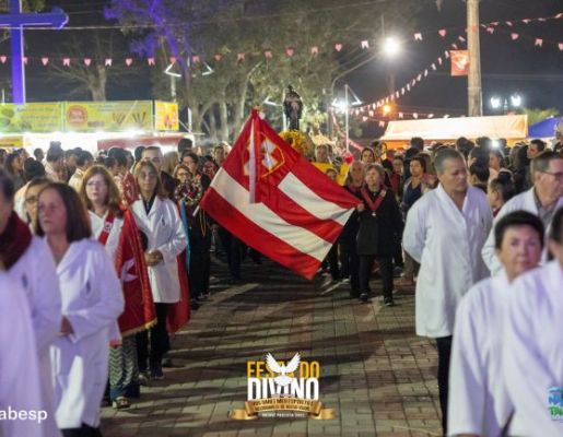Foto - Procissão de encerramento, Orquestra de Viola e apresentação da Fanfarra Municipal 