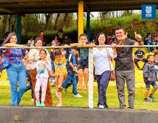 Foto - Inesquecível: chegada do Papai Noel reforça a magia do Natal em Nazaré Paulista