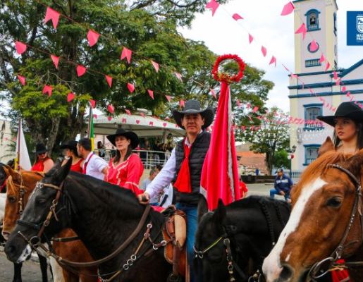 Foto - Chegada da Paçoca emociona Nazaré Paulista com fé, tradição e música no início da Festa do Divino 2025