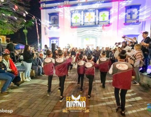 Foto - Procissão de encerramento, Orquestra de Viola e apresentação da Fanfarra Municipal 