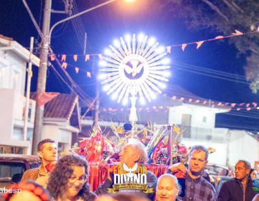 Foto - Procissão de encerramento, Orquestra de Viola e apresentação da Fanfarra Municipal 