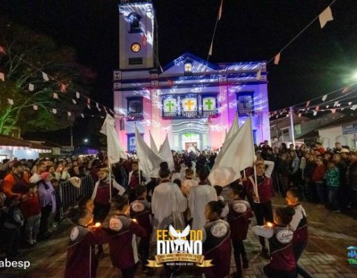 Foto - Procissão de encerramento, Orquestra de Viola e apresentação da Fanfarra Municipal 