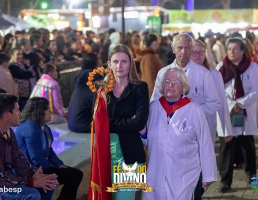 Foto - Procissão de encerramento, Orquestra de Viola e apresentação da Fanfarra Municipal 