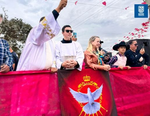 Foto - Chegada da Paçoca emociona Nazaré Paulista com fé, tradição e música no início da Festa do Divino 2025
