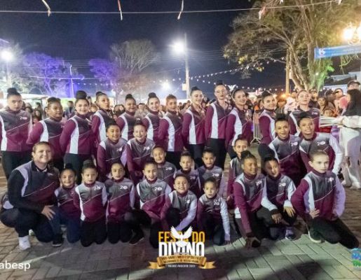 Foto - Procissão de encerramento, Orquestra de Viola e apresentação da Fanfarra Municipal 