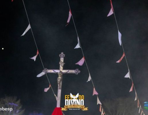 Foto - Procissão de encerramento, Orquestra de Viola e apresentação da Fanfarra Municipal 