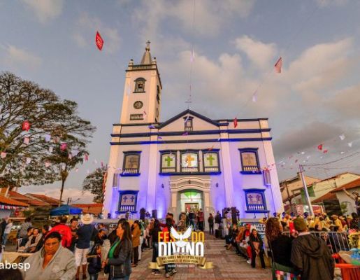 Foto - Procissão de encerramento, Orquestra de Viola e apresentação da Fanfarra Municipal 