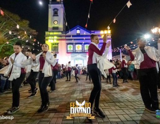Foto - Procissão de encerramento, Orquestra de Viola e apresentação da Fanfarra Municipal 