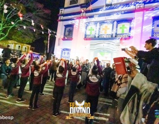 Foto - Procissão de encerramento, Orquestra de Viola e apresentação da Fanfarra Municipal 