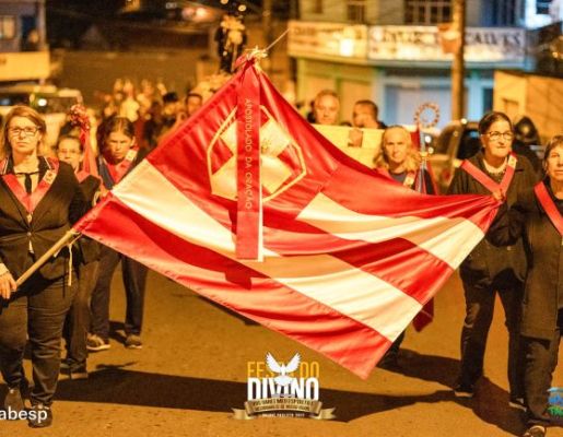 Foto - Procissão de encerramento, Orquestra de Viola e apresentação da Fanfarra Municipal 