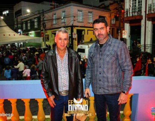 Foto - Prefeito e vice recebem a Benção no Paço Municipal - Festa do Divino 2023