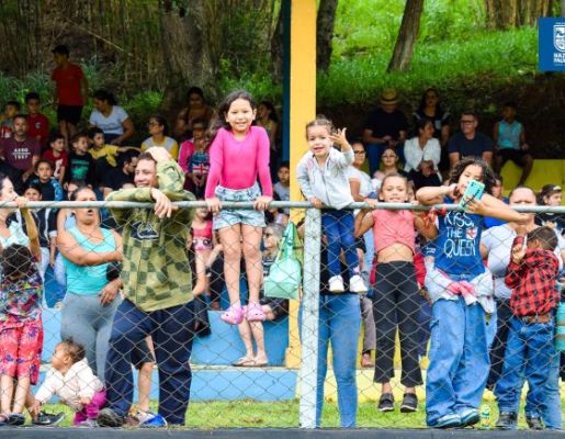 Foto - Inesquecível: chegada do Papai Noel reforça a magia do Natal em Nazaré Paulista