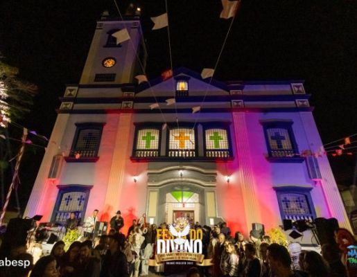 Foto - Procissão de encerramento, Orquestra de Viola e apresentação da Fanfarra Municipal 