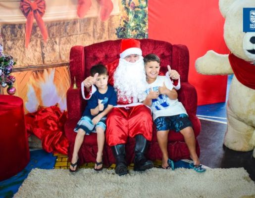 Foto - Inesquecível: chegada do Papai Noel reforça a magia do Natal em Nazaré Paulista