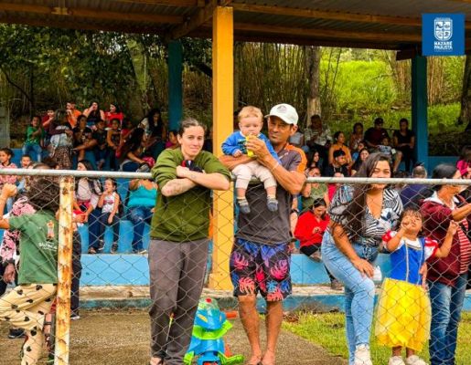 Foto - Inesquecível: chegada do Papai Noel reforça a magia do Natal em Nazaré Paulista