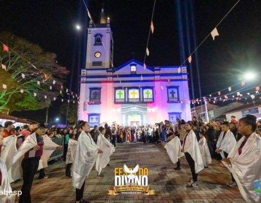 Foto - Procissão de encerramento, Orquestra de Viola e apresentação da Fanfarra Municipal 
