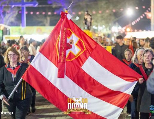 Foto - Procissão de encerramento, Orquestra de Viola e apresentação da Fanfarra Municipal 