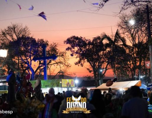 Foto - Procissão de encerramento, Orquestra de Viola e apresentação da Fanfarra Municipal 