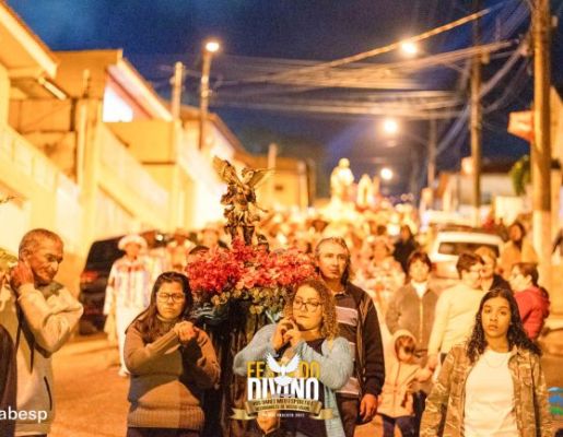 Foto - Procissão de encerramento, Orquestra de Viola e apresentação da Fanfarra Municipal 