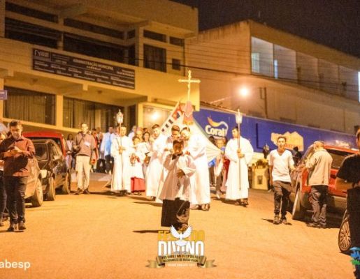 Foto - Procissão de encerramento, Orquestra de Viola e apresentação da Fanfarra Municipal 