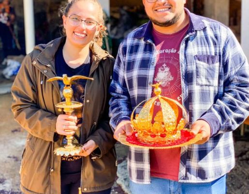 Foto - Festeiros e comunidade realizam a torra do amendoim para a tradicional Festa do Divino Espírito Santo 2024 em Nazaré Paulista