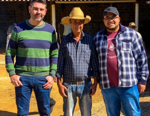 Foto - Festeiros e comunidade realizam a torra do amendoim para a tradicional Festa do Divino Espírito Santo 2024 em Nazaré Paulista