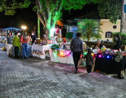 Foto - Tony Viola & Fábio Reis realizam grande apresentação na praça da Igreja matriz